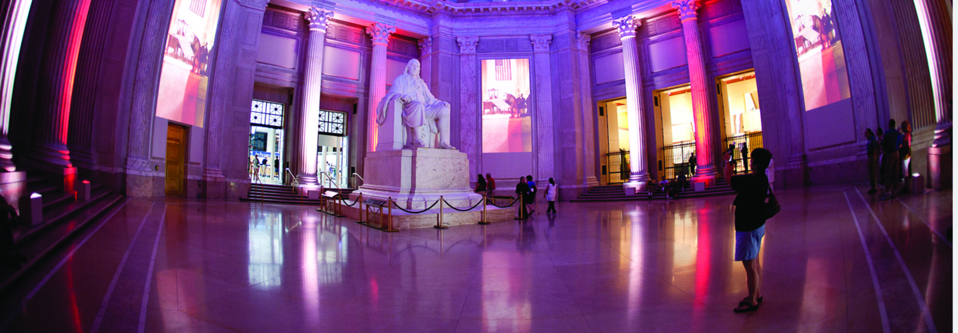Wide angle shot of Benjamin Franklin Memorial at The Franklin Institute