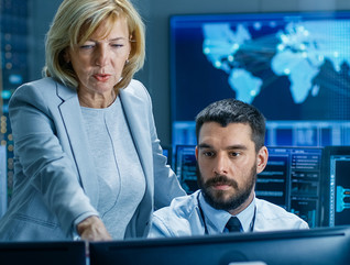 Cybersecurity supervisor and worker in the federal government 
