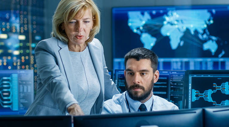 Cybersecurity supervisor and worker in the federal government 