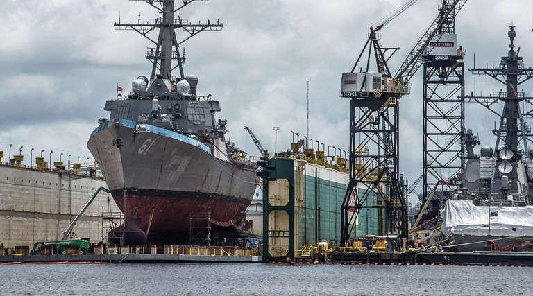 The U.S. Navy guided missile destroyer USS Ramage (DDG-61) in a floating dry dock at the Norfolk Naval Shipyard, Virginia (USA), on 25 May 2012.